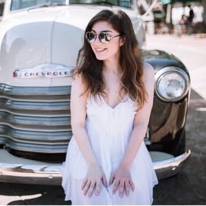 Meet your Posher, Claudia